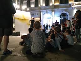 Westerman dipinge dal vivo in piazza