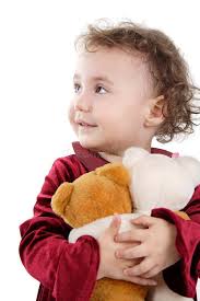 Abrazos De Chicas Con Juguetes Suaves Imagen de archivo