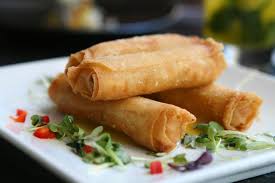 La Recette Facile Des Eggs Rolls Maison Pates Imperiaux Recipe Egg Rolls Food Vegetarian Spring Rolls