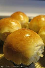 Pineapple Hawaiian Bread With Macadamia Nut Honey Butter Kona Cafe At Disney S Polynesian Village Resort Famous Recipe Dinner Rolls Kona Cafe