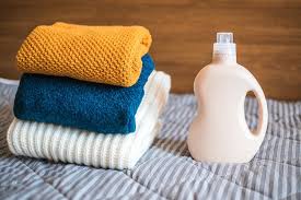 Cách làm giãn áo len bị co rút - Báo VnExpress Đời sống