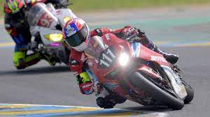 The event represents one leg of the triple crown of motorsport, with the other. 24 Heures Motos Les Pilotes Et Leurs Bolides Dans Le Centre Ville Du Mans
