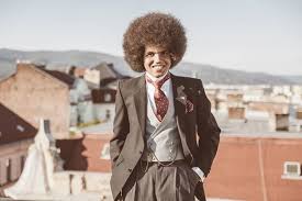 Nach dem offenbar rassistisch motivierten angriff auf den tschechischen parlamentsabgeordneten dominik feri hat die polizei ermittlungen aufgenommen. Dominik Feri Afro Radni Mezi Hipsterem A Politikem Aktualne Cz