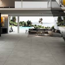 Mediterranes Wohnzimmer Mit Traumhaften Fliesen In Grau Fliesen Design Wohnzimmer Modern Wohnzimmer