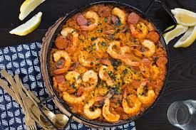 Une Delicieuse Recette De Paella Aux Crevettes Et Chorizo Tres Facile A Faire Recette Paella Recette Paella Recette