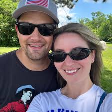 Hey y'all! I am looking for some of your favorite SSAB choral pieces,  specifically for a smaller High School ensemble! Something with a more  "traditional" choral sound would be great! Anyone have