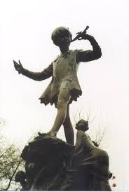 Peter Pan Statue In Kensington Gardens I Ve Been There Its Pretty Much The Best Thing Ever Kensington Gardens Midsummer Nights Dream Favorite Places