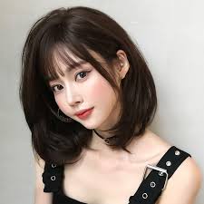 The ideal hair length for a round face is a short hairstyle because a short hairstyle makes an impression that your face and neck are long. Bobo Seven Street Queen Wigs Japan And South Korea Wig Short Hair Qi Liu Round Face Shopee Singapore