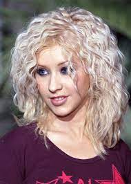 One Of The Most Successful Mmc Alums Aguilera Rose To Prominence Through Her Pop Music Career In The 90s She 90s Hairstyles Medium Curly Short Hair Styles