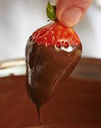 Fraises Enrobees De Chocolat Feuilles De Menthe En Chocolat Recette En 2020 Fraises Enrobees De Chocolat Menthe Cuisine Et Boissons