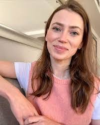 Ella Murrell's Instagram, Twitter & Facebook