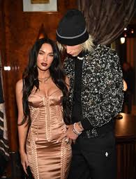Megan fox has given her heart to machine gun kelly. Nmpumq3yqv4pfm