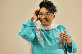 Azwan ali posing di kereta. Azwan Ali Rasa Bersalah Terhadap Julie Dahlan Hiburan Mstar