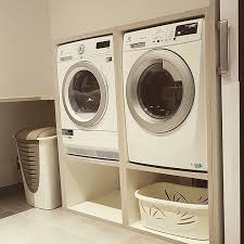 Idee D Amenagement Dans Une Buanderie Pour Lave Linge Et Seche Linge Super Pratique Pour V Laundry Room Pedestal Laundry Room Layouts Laundry Room Storage