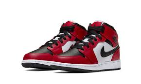 Air Jordan 1 Mid Gs Chicago Black Toe 554725 069 2020 In 2020 Air Jordans Black Toe Jordan Shoes Girls