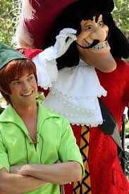 Peter Pan And Captain Hook Peter Pan Disney Peter Pan Disneyland Peter Pan