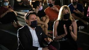 Jun 30, 2021 · all'indomani dello strappo con beppe grillo, l'ex presidente del consiglio giuseppe conte si concede una partita di padel con la compagna olivia paladino. Conte Indagato Per La Scorta A Olivia Paladino L Accusa E Peculato