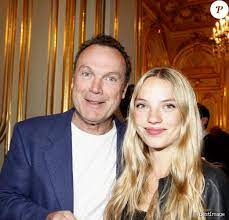 Un drôle de spectacle participatif et plein de surprises … Julien Lepers Presente Sa Fille Lorraine Une Surdouee Au Visage Angelique Purepeople