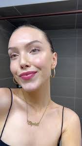 Elizabeth Brazier's Instagram, Twitter & Facebook