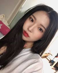 Con gái châu Á ai cũng đang đánh son kiểu "viền môi mờ ảo", bạn đã biết  cách áp dụng hot trend này chưa?