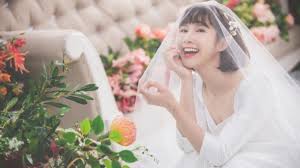 4k00:14smiling asian young woman in formal outfit looking to camera outside on street feel happy. èˆ‡18å¹´å¥½å‹ç›¸æˆ€æŽä½³ç©Žæ­2æ‹›ä¿é®® ä¸æŽ'é™¤é–ƒå©š Tvbsæ–°èžç¶²