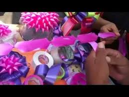 Monos De Celoseda Hechos Con Una Estrella De 7 Picos De Foamy Gift Bows Youtube Monos Para Regalo Manualidades Lazos Para Regalos