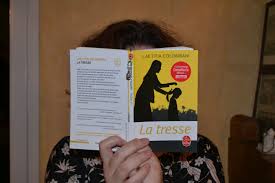 La transformation de giulia s'effectue à travers deux événements : La Tresse Laeticia Colombani Passeuredelivres