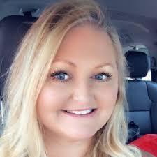 Shelly Bettencourt's Instagram, Twitter & Facebook