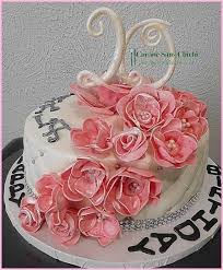 Gateau A Theme 20 Ans Les Roses Et Les Chiffres Sont Realises A La Main Sans Moule En Pate A Sucre Tout Est Come Gateau A Theme Gateau Gateau Anniversaire