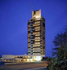 Inn At Price Tower Bartlesville Ok Frank Lloyd Wright S Only Skyscraper Http Www Pricetower Org Pages Hist Price Tower Architecture Art Deco Architecture