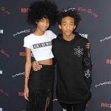 American actor, rapper, and fashion designer who followed in his famous parents' footsteps in film and music. Jaden Smith Starportrat News Bilder Gala De
