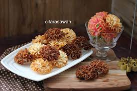 Ada juga panggil nama gabungan dengan nama kuih goyang ros. Kuih Ros Kembang Goyang Kuih Lotus Resepi Terbaik