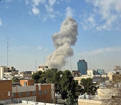 🇺🇸 Estados Unidos e Israel han comenzado un ataque aéreo en contra de Irán esta madrugada. Esperamos más información en las próximas horas.