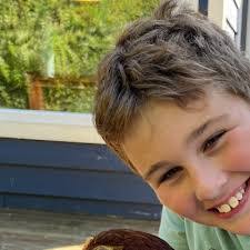 Elizabeth Kriz's Instagram, Twitter & Facebook