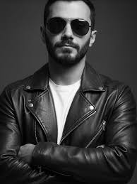 سلام به همه نکته‌ای راجع به شرایط داخلی‌ِ گروه: به علت پاره‌ای از اختلافات  ارزشی و سلیقه‌ای در‌ گروه زدبازی, سامان، سهراب و مهراد همکاری خود را با  بقیهٔ اعضا گروه جداگانه