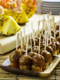Have you visited hawaii recently and come back to the states craving poke bowls and kalua pork? Hawaiian Theme Party Ideas How To Throw A Luau Hgtv