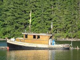 The Marline W Is A Classic Wooden Tug Boat That Works On Powell Lake Bc I Love Her Shape Black Hull And Natural Wood Cabin - Margy Tug Boats Powell River Boat