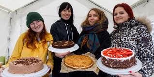 Veganerinnen Von Vita Hannover Verteilen Torten Am Kropcke