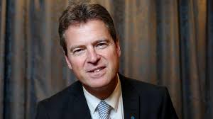 Starter kronerulling for å dekke begravelsen