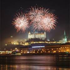 The Best Places To Spend New Year S Eve New Year S Eve Around The World Vacation Trips Travel Around The World