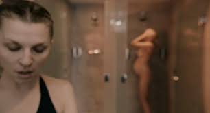Géraldine nakache nue voici une magnifique photo de géraldine nakache nue, sous son peignoir, enfin on peut la voir pieds nus c'est déjà pas mal, hin hin hin ! Nude Video Celebs Actress Clemence Poesy