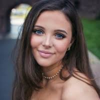 Mackenzie Beck's Instagram, Twitter & Facebook