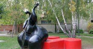 La Violoncelliste Toutain A Blagnac Derriere La Mairie Sculpture Sculpture Art Sculptures