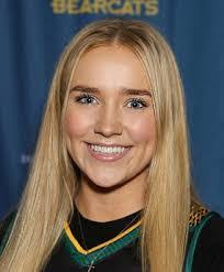 Lauren Tipton's Instagram, Twitter & Facebook