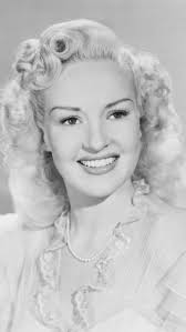 Remembering chorus girl, extra, and stand-in Lorraine Bond (1911-2005), who  passed away 20 years ago today 💫. A native Californian, Lorraine was  appearing in films by 1930. Although she was still working