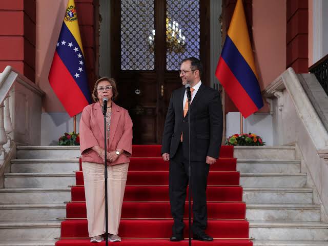 Colombia y Venezuela estrechan su cooperación a la espera de un próximo  encuentro Petro-Rodríguez - France 24
