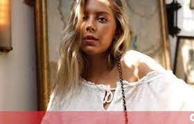 De carvalho e sara carreira styling: Meet Sara Carreira The Girl Who Emancipated Herself From Her Father