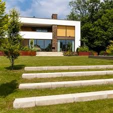 Betoline Blockstufe Stufen Und Treppen Fur Garten Und Terrasse Treppenelemente Blockstufen Radienstein Blockstufen Treppe Haus Bauen
