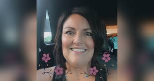 Kelly Cardwell's Instagram, Twitter & Facebook