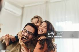 Image result for tbn:89j_M0kB5dmhMM::www.portaldafamilia.org/images/familia1a.jpg